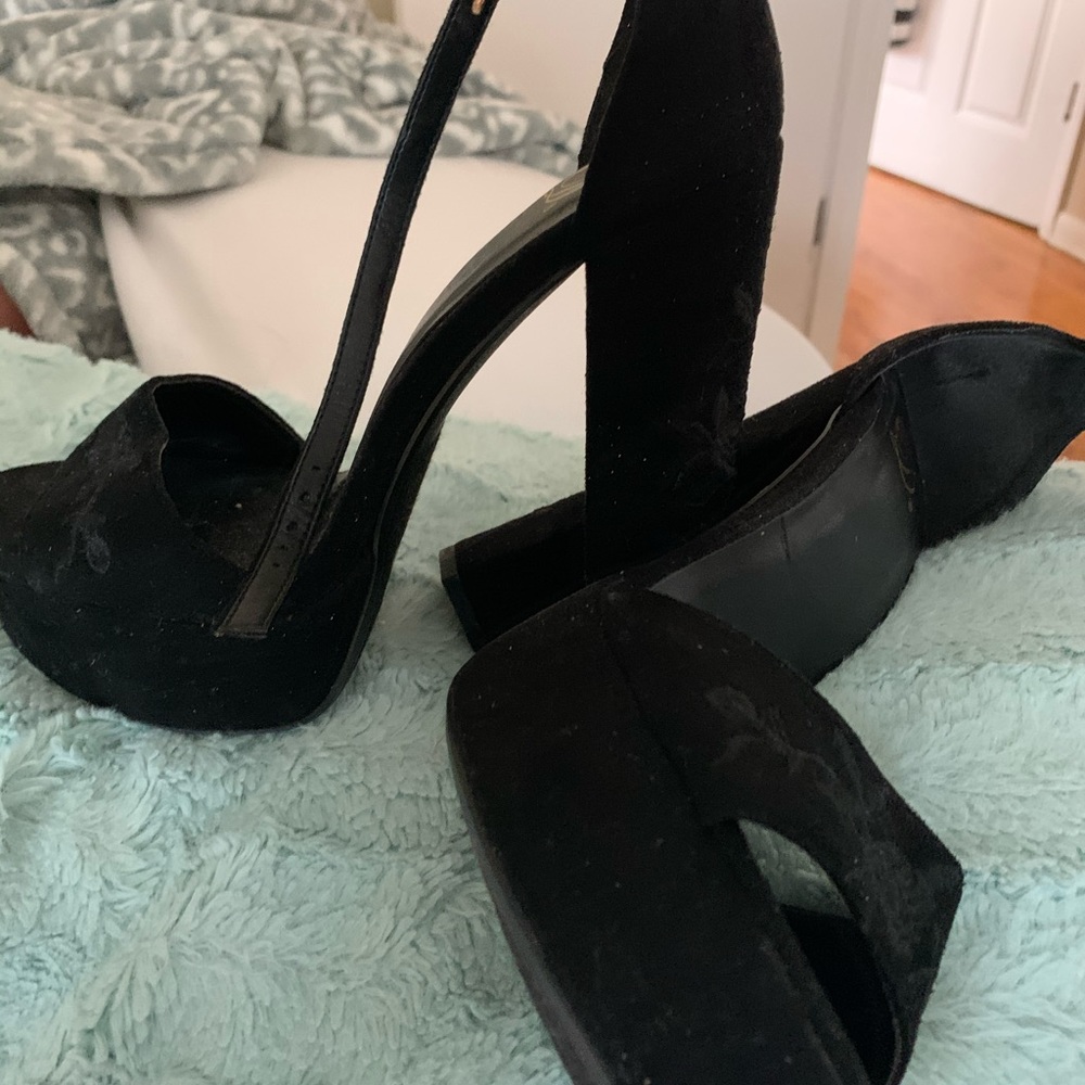 High heels - Picture 2 of 3